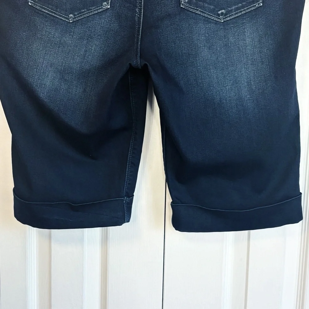 Hot in Hollywood Dark Denim Malibu Knee Grazer Pull-On Shorts 1X